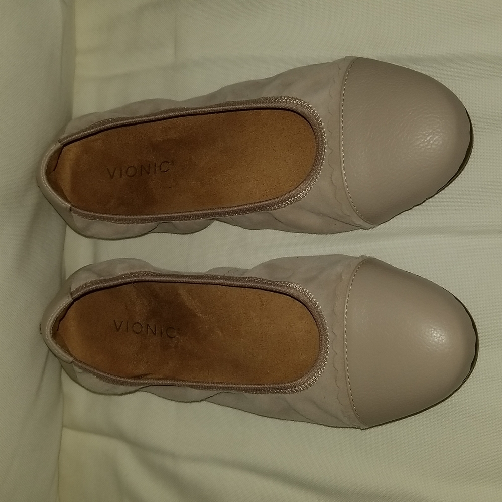 Vionic Women's Beige Ballet Flats